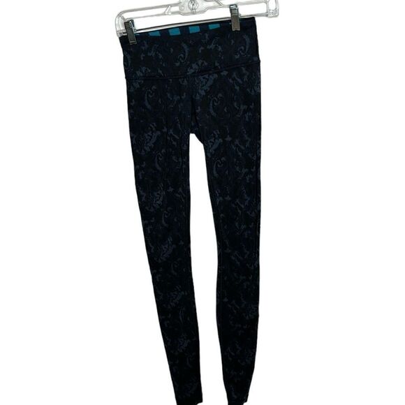 Lululemon Abstract Print/Hidden Stripe Waistband Full Length Leggings. Size 2. - Picture 1 of 9